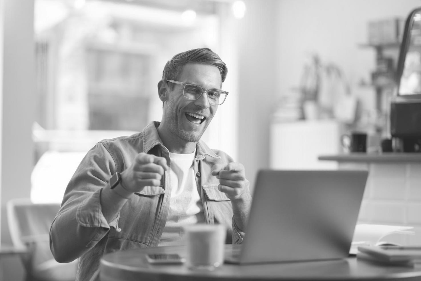 Professionelle Beratung zur Unternehmensgründung in modernem Büro